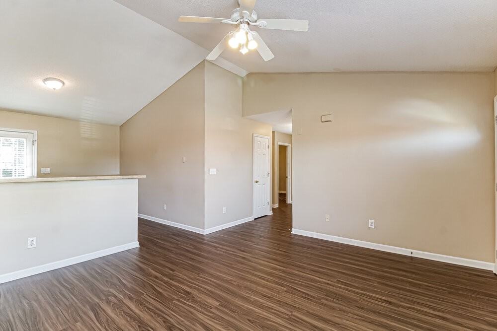 330 W Holt St - Photo 4 of 16