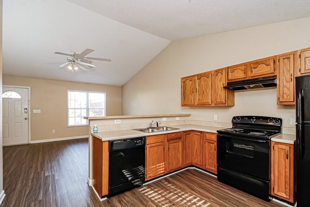 330 W Holt St - Photo 6 of 16