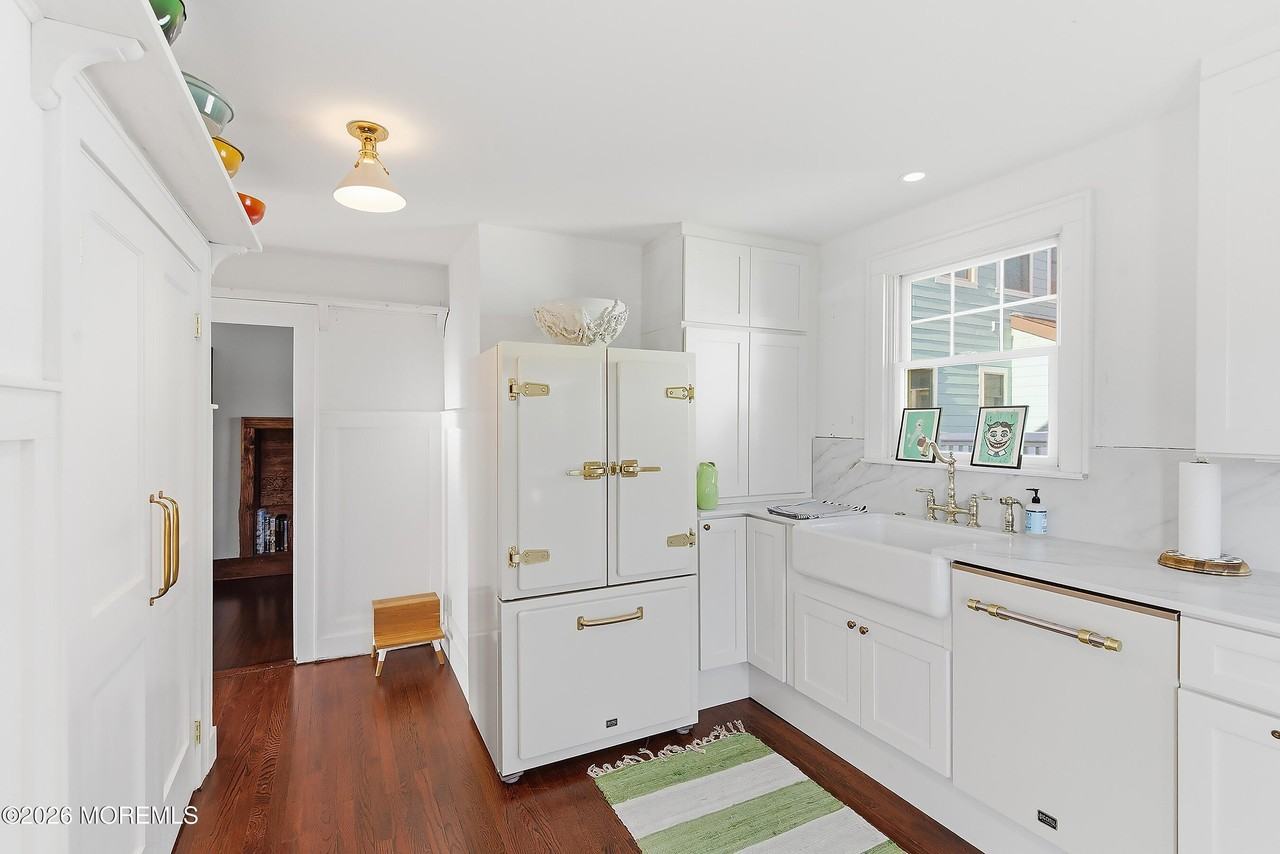 600 N Bayview Ave - Photo 6 of 27