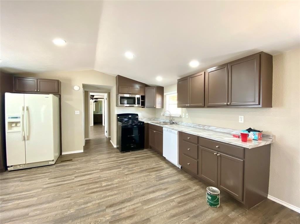 5850 Hartford St #123 - Photo 7 of 14