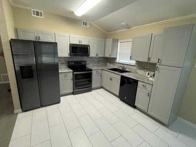 8221 Mark Ln - Photo 3 of 11
