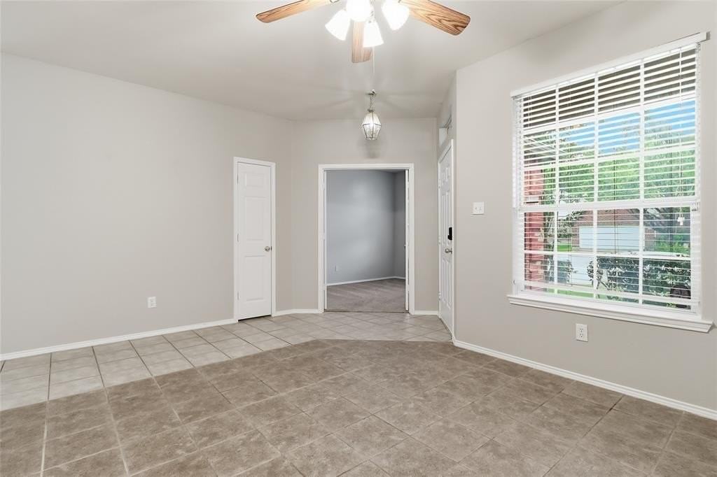 2313 Dalhart Trl - Photo 4 of 26