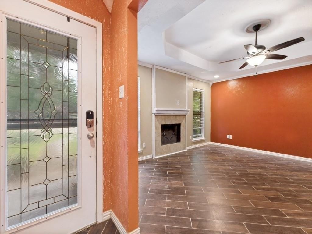 829 Broadmoor Dr - Photo 3 of 21