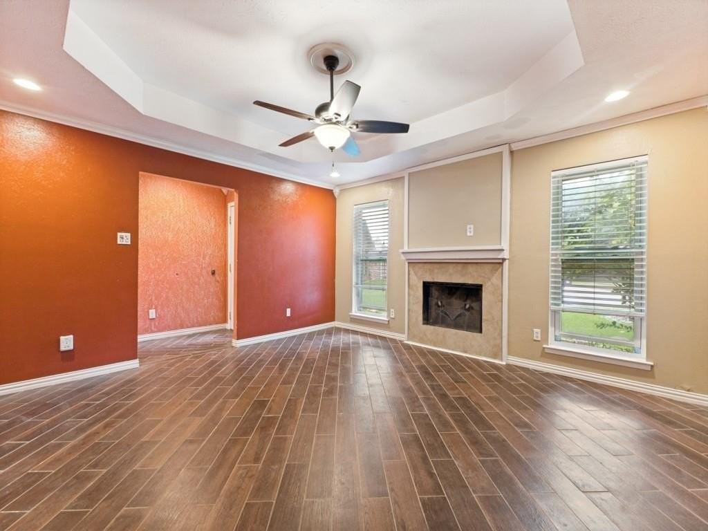 829 Broadmoor Dr - Photo 5 of 21