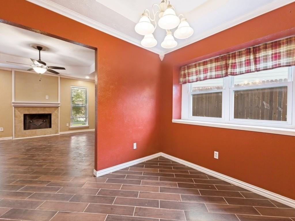 829 Broadmoor Dr - Photo 6 of 21