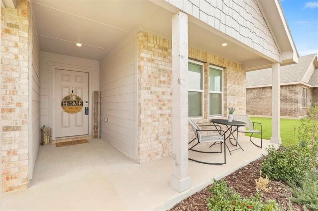 513 Jameson St - Photo 2 of 16