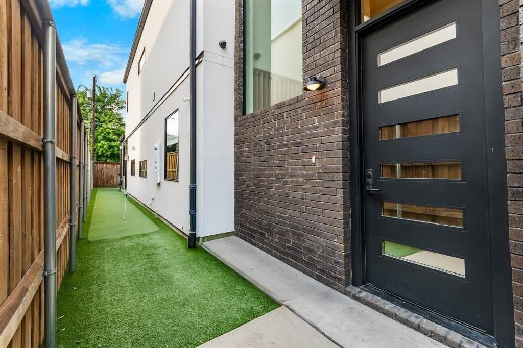 5413 Melrose Ave - Photo 3 of 34