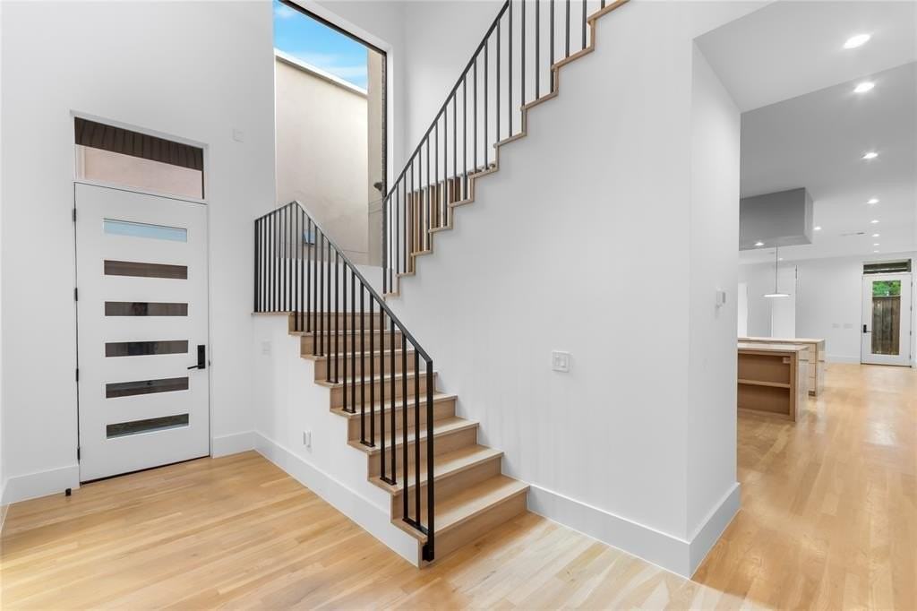 5413 Melrose Ave - Photo 4 of 34