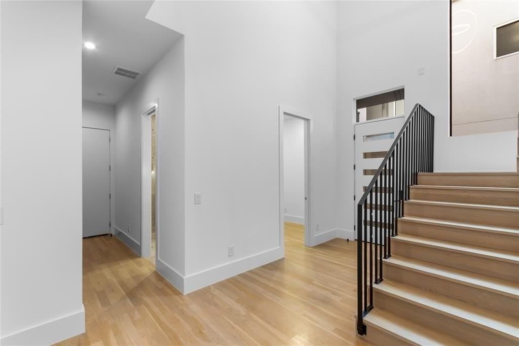 5413 Melrose Ave - Photo 5 of 34