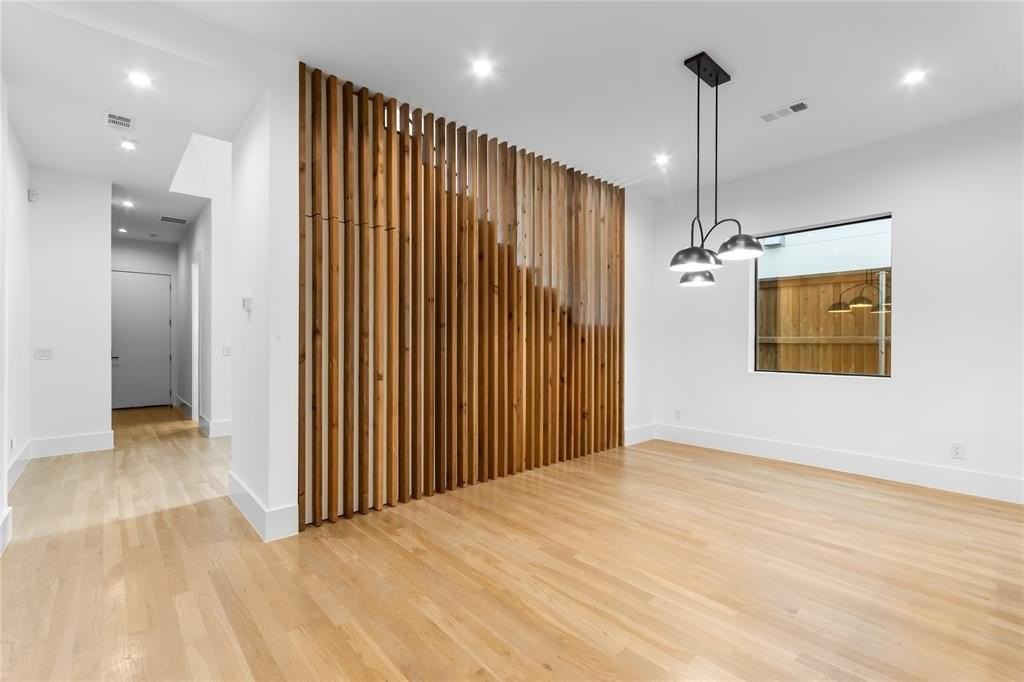 5413 Melrose Ave - Photo 7 of 34
