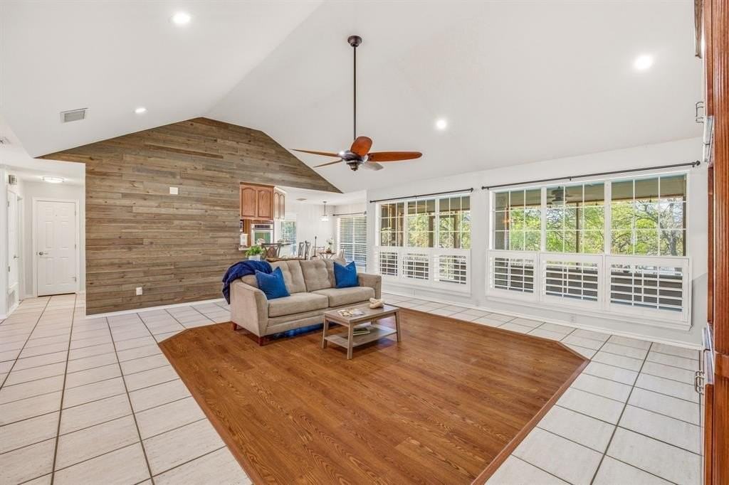 2700 Solar Ct - Photo 7 of 28