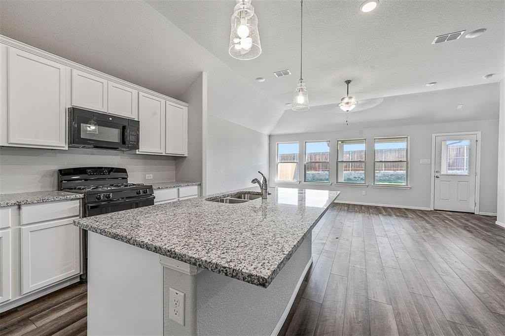 1944 Javelina St - Photo 4 of 24