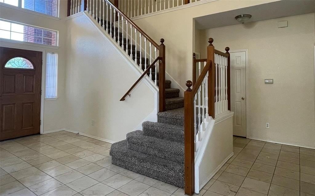 1409 Burlington Dr - Photo 3 of 12