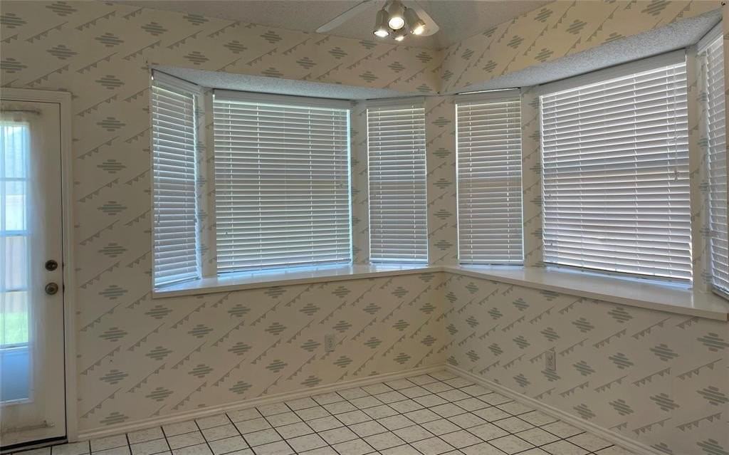 1409 Burlington Dr - Photo 6 of 12