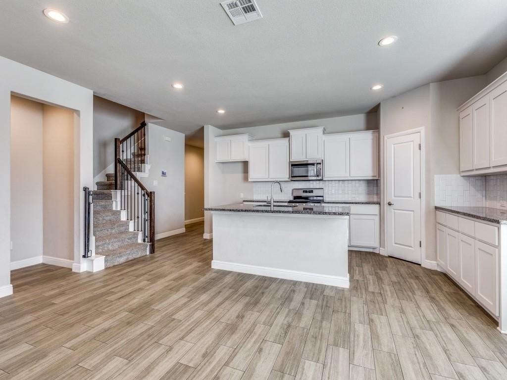 1240 Bosque Ln - Photo 3 of 12