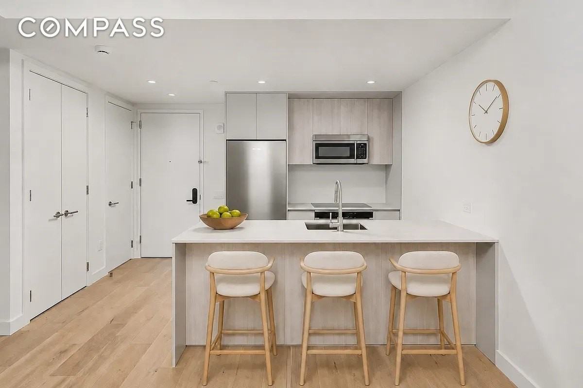 130 2nd St #5G - Photo 3 of 17