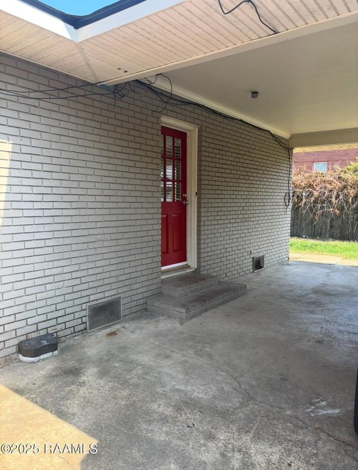121 Oakcrest Dr - Photo 3 of 15