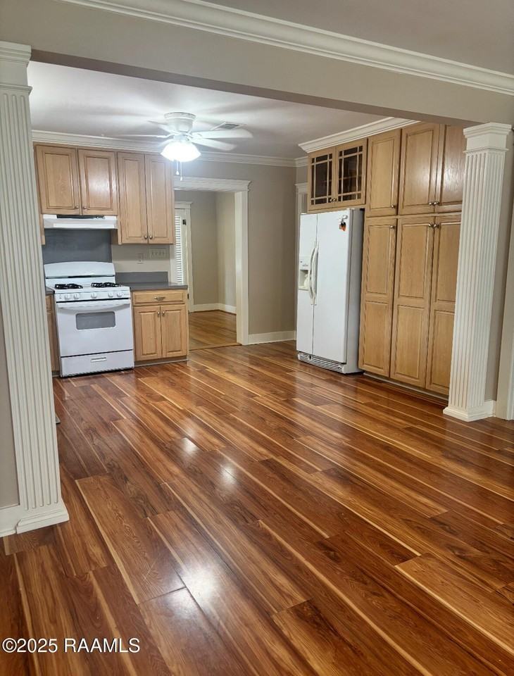 121 Oakcrest Dr - Photo 5 of 15
