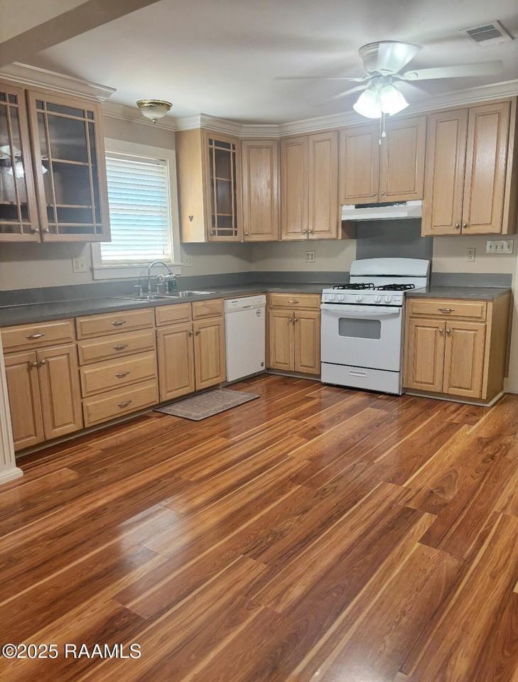 121 Oakcrest Dr - Photo 6 of 15