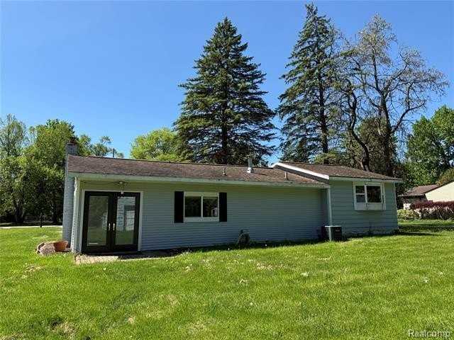 896 Grace Ave - Photo 3 of 18