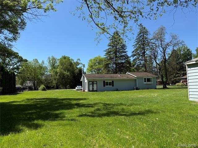 896 Grace Ave - Photo 4 of 18