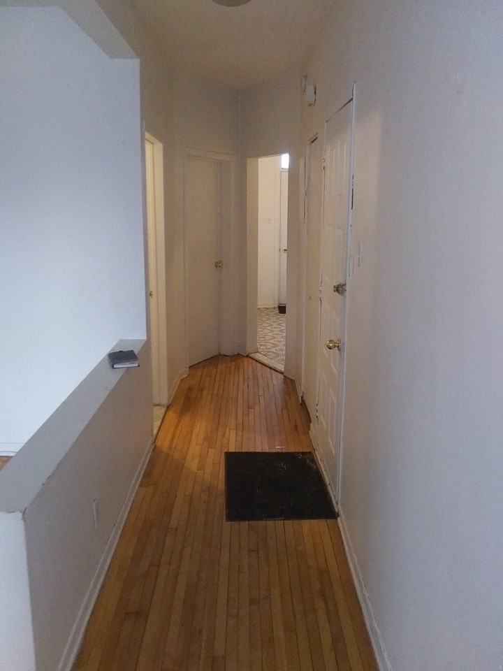 5858 Rue Sherbrooke Ouest #4 - Photo 2 of 8