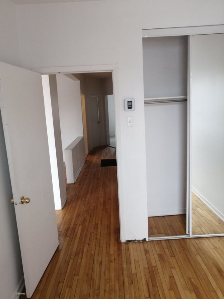 5858 Rue Sherbrooke Ouest #4 - Photo 7 of 8