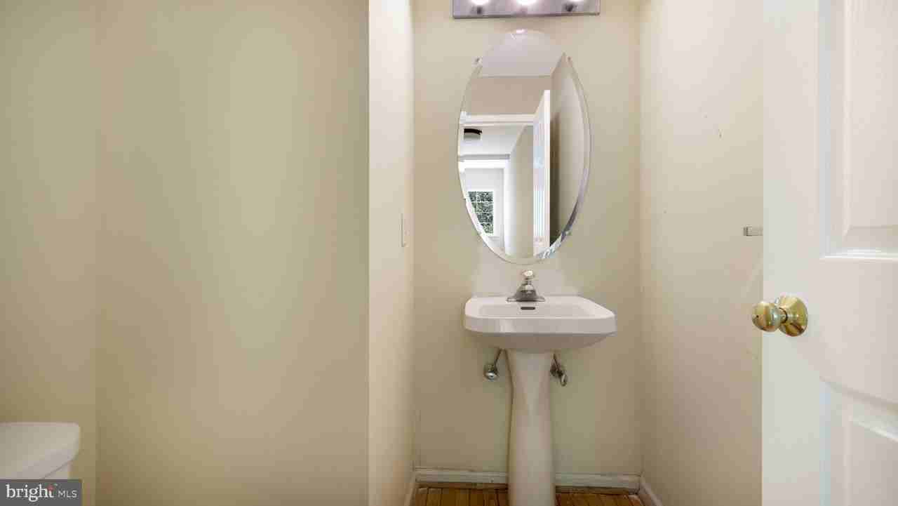 137 Weybridge Dr - Photo 6 of 27
