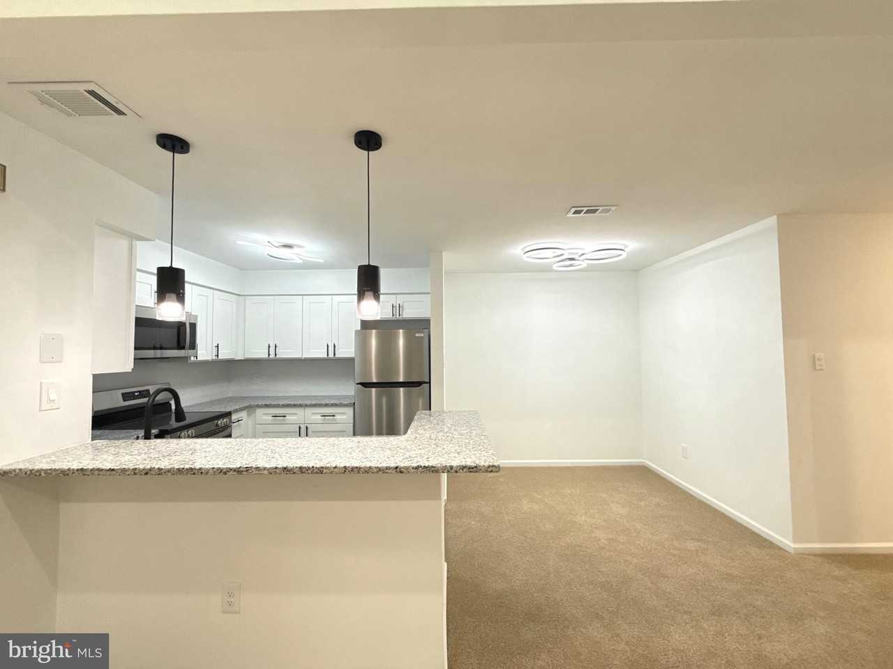 1512 Foxmeadow Cir - Photo 3 of 31