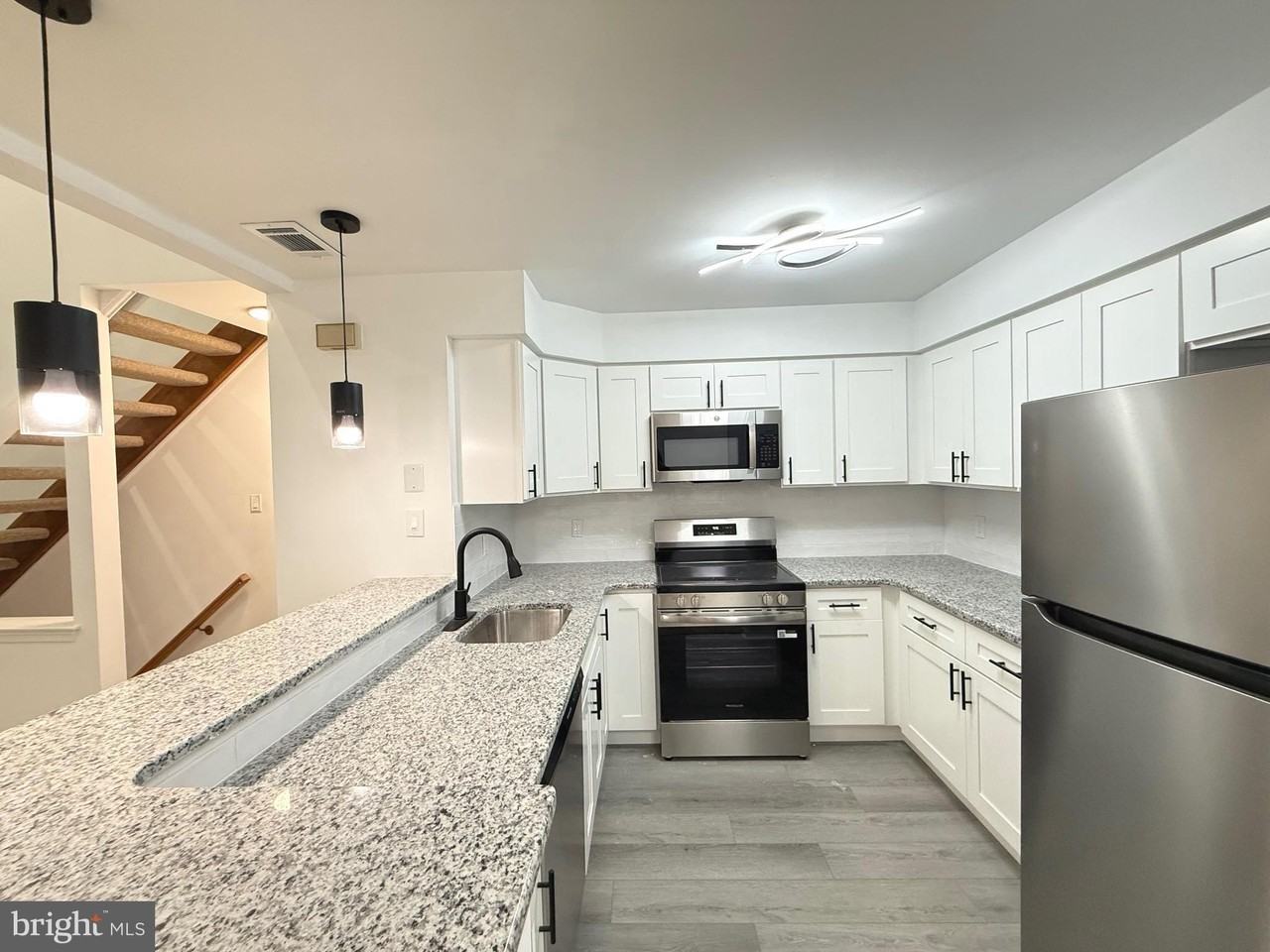 1512 Foxmeadow Cir - Photo 5 of 31