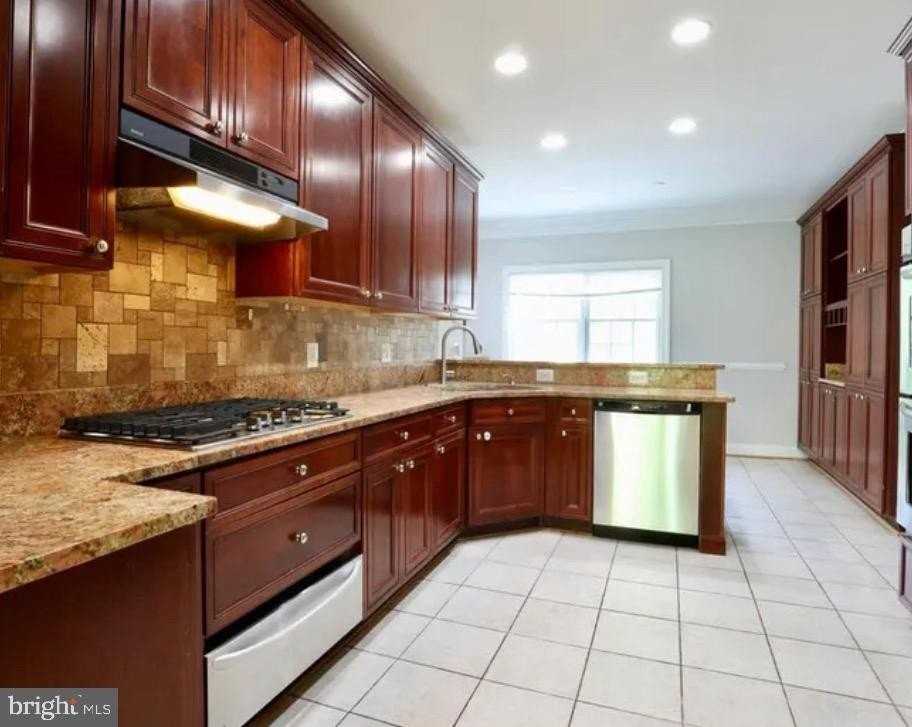 1310 Forestwood Dr - Photo 5 of 18