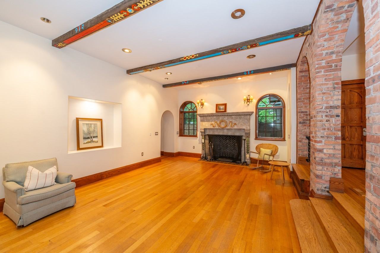50 Rock Spring Rd #1 - Photo 3 of 35