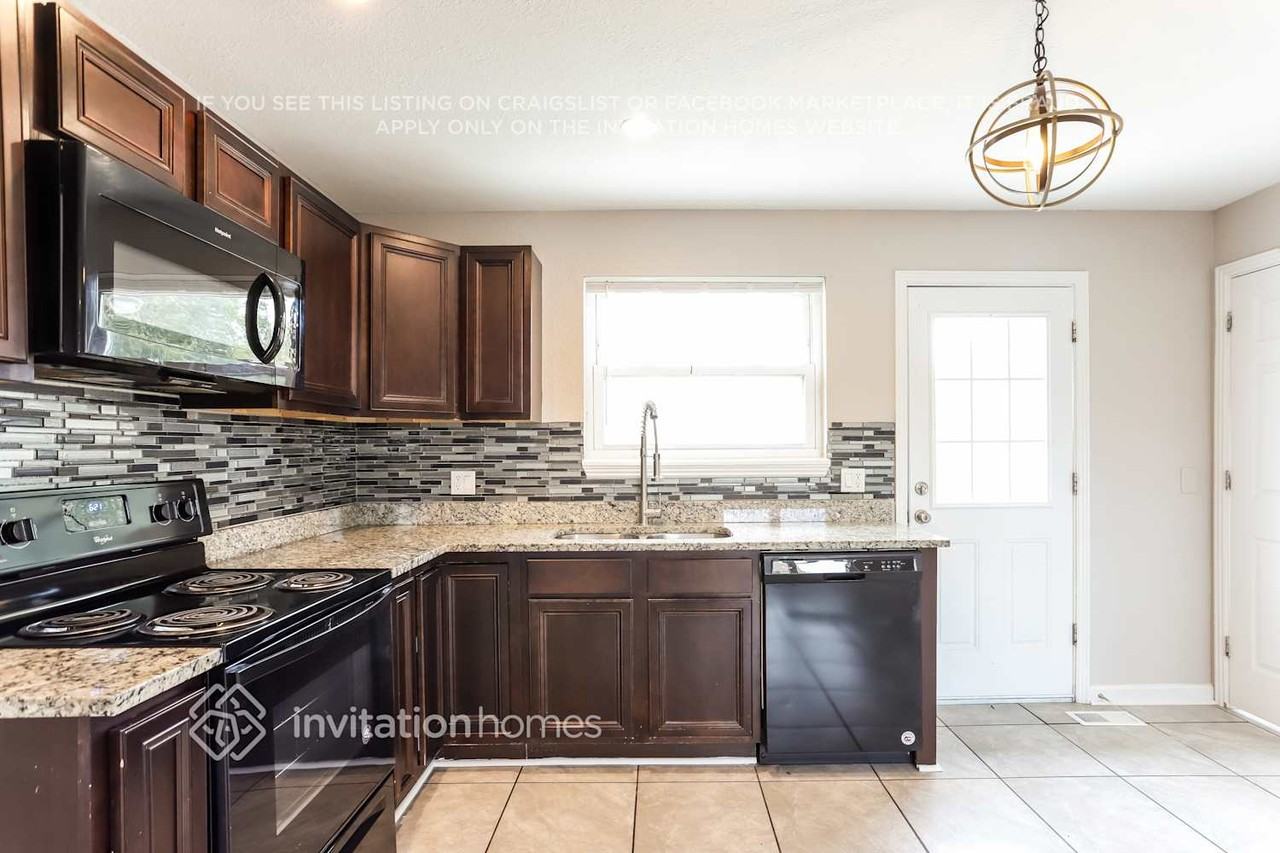 5539 Yost Ct - Photo 5 of 14
