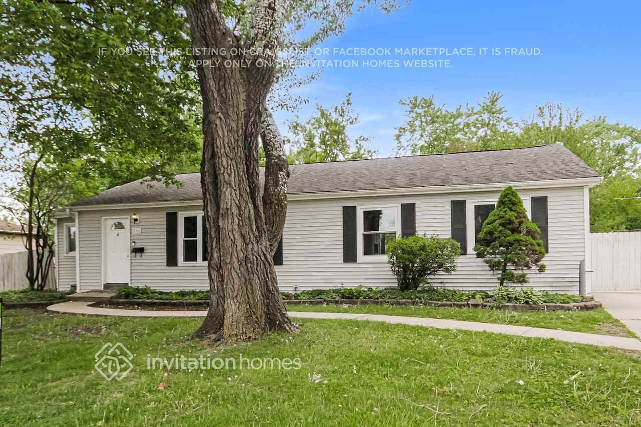 235 Batavia Ln - Photo 3 of 17
