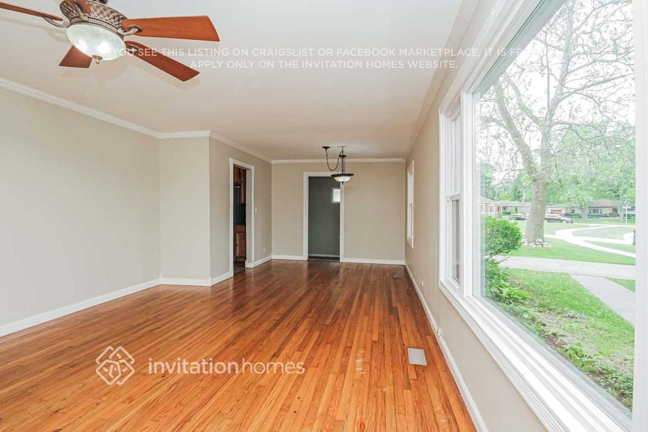 235 Batavia Ln - Photo 4 of 17