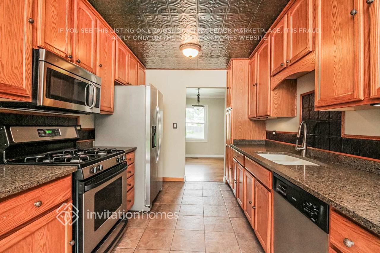 235 Batavia Ln - Photo 6 of 17