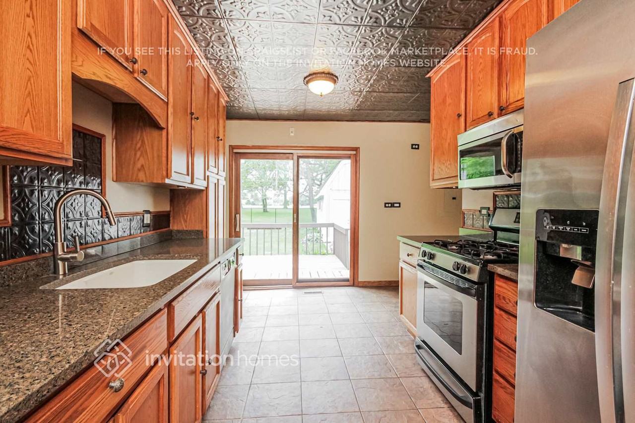 235 Batavia Ln - Photo 7 of 17