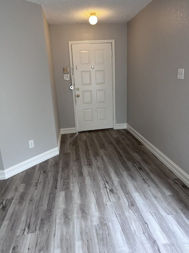 701 King St #1 - Photo 2 of 10