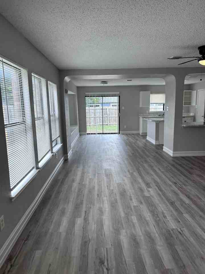 701 King St #1 - Photo 3 of 10
