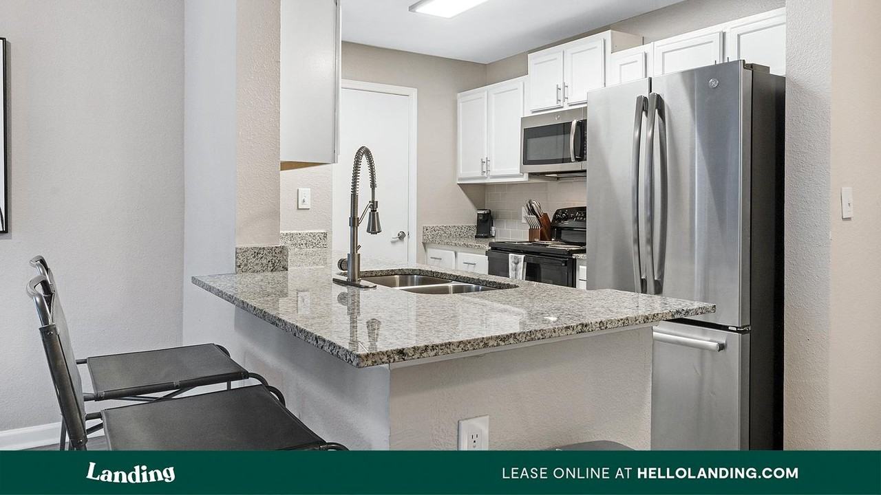 900 N. Tryon - Photo 5 of 50