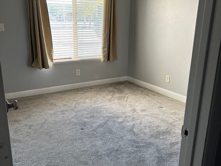 13624 Warwick Street - Photo 6 of 10