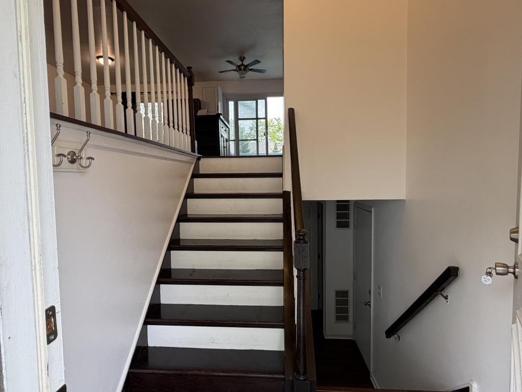 284 Hill Ave - Photo 3 of 38