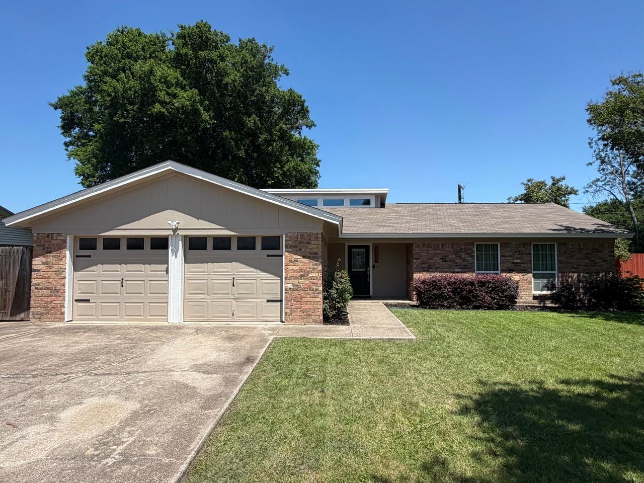 5608 Jamaica Circle - Photo 2 of 23