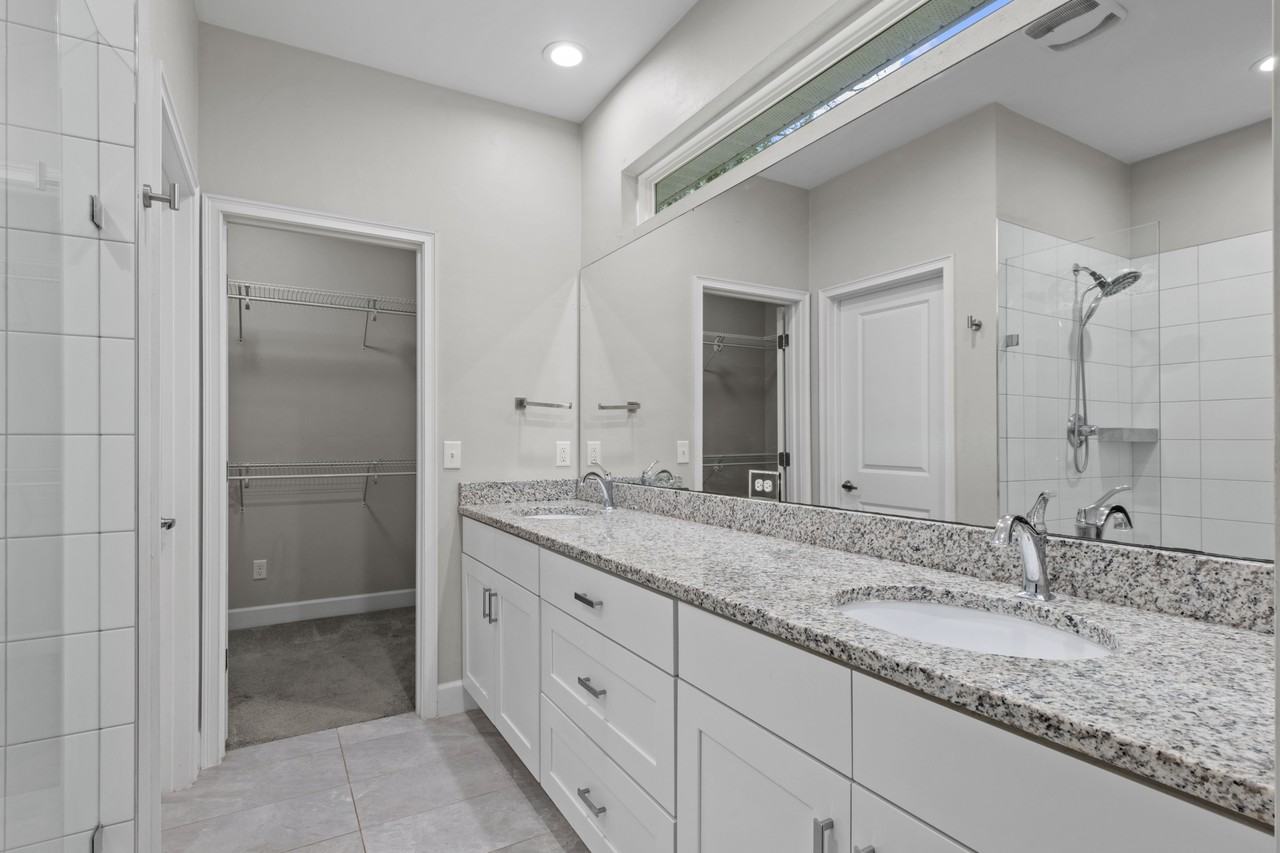 25726 Southwestavenue - Photo 3 of 15