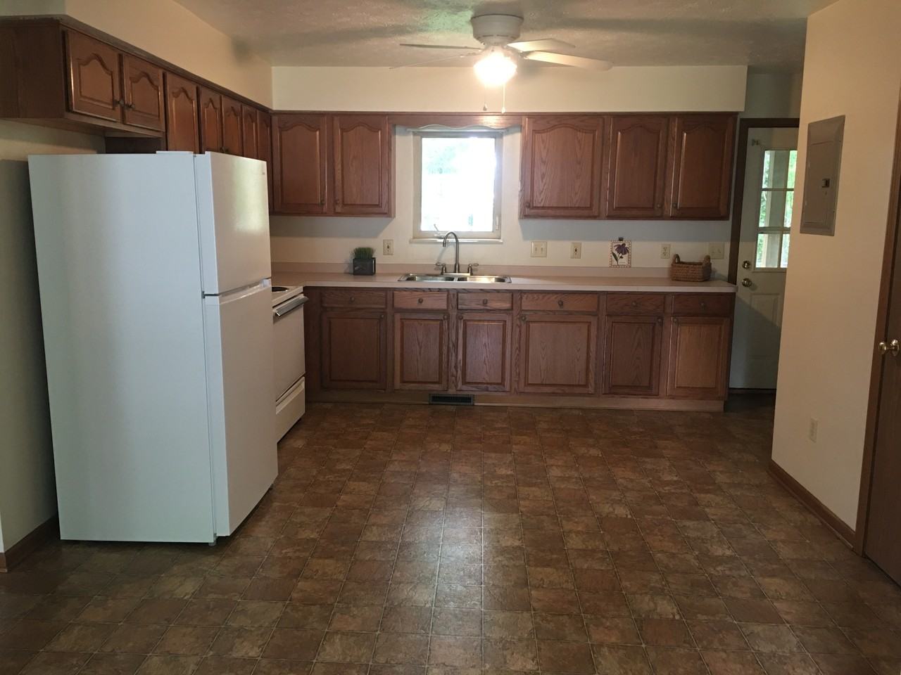 334 Oakdale Circle - Photo 2 of 11