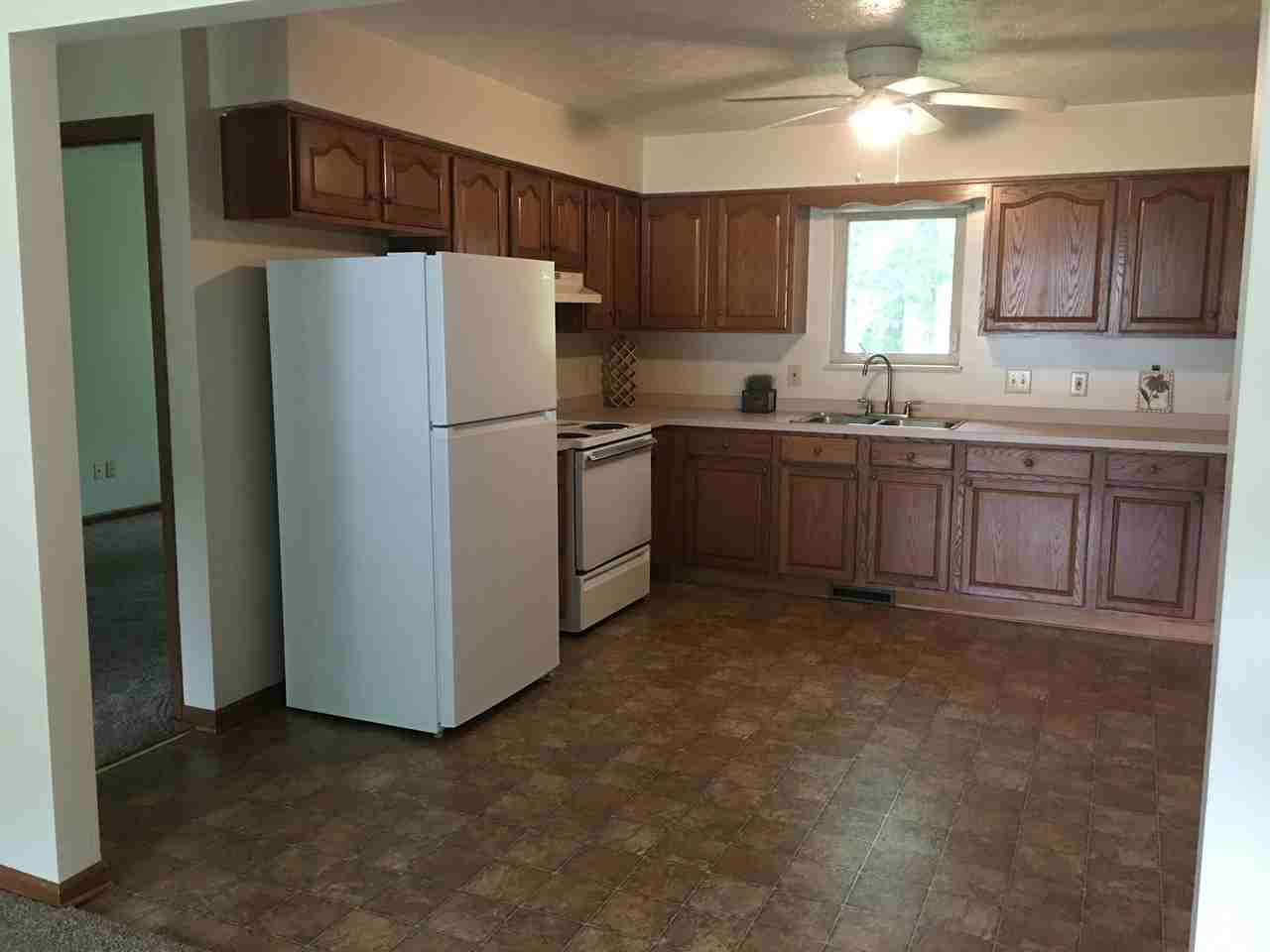 334 Oakdale Circle - Photo 4 of 11