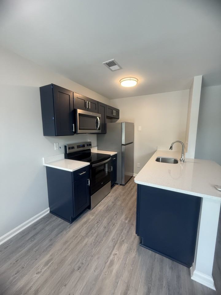 803 6th Ave S #D - Photo 6 of 15