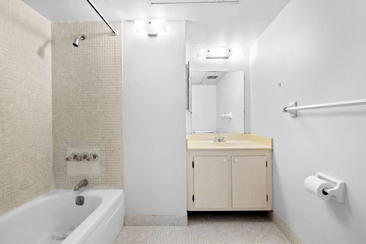 3101 Oakland Shores Drive #H108 - Photo 5 of 5