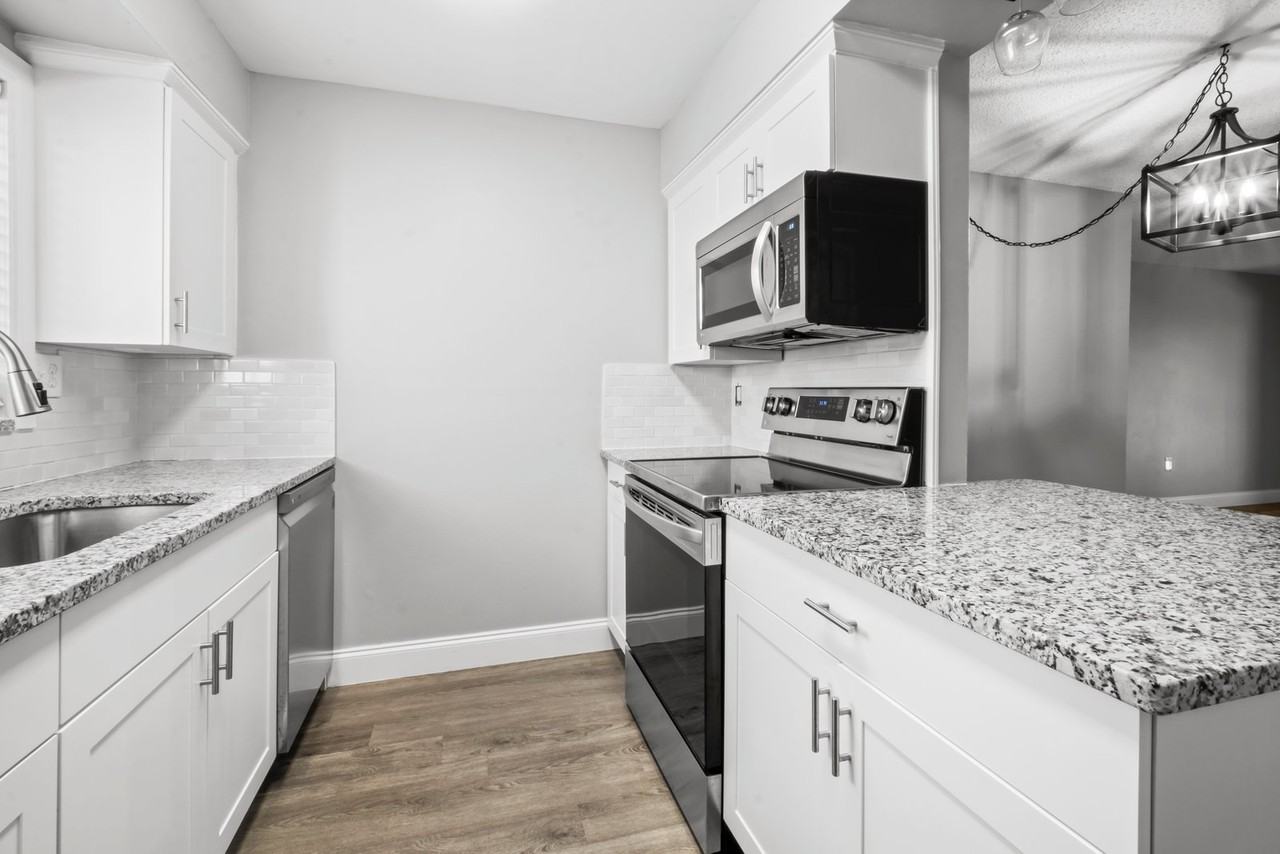 2601 Pine Lake Terrace - Photo 4 of 26