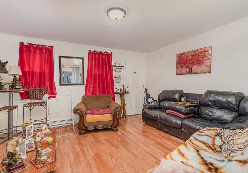 529 Manor St - Photo 3 of 10